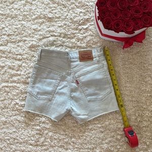 Levi’s High Rise Shorts❤️❤️